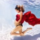 Gyönyörű terhesfotók a víz alól