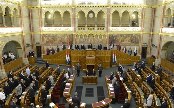A pártfinanszírozási törvény szigorításáról kezdődik vita a Parlamentben