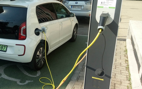Tovább nőhet az elektromos autók ára egy elemzés szerint