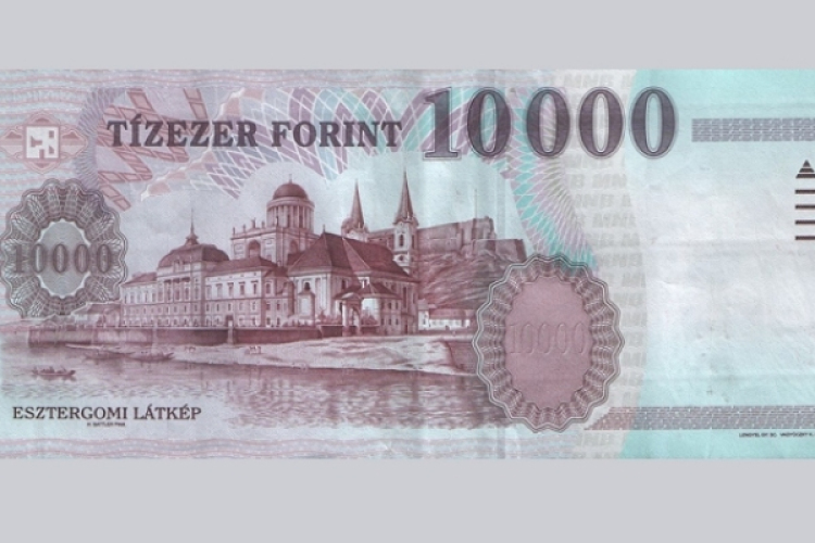 Már nem sokáig lehet fizetni a régi tízezresekkel