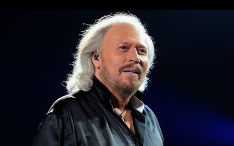 Lovaggá ütötték Barry Gibbet, a Bee Gees volt énekesét 