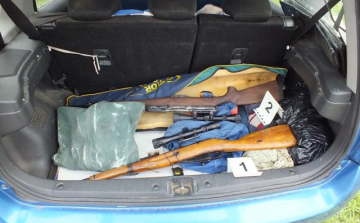 Illegális fegyvertartásért felfüggesztett börtönt kapott egy dombóvári férfi