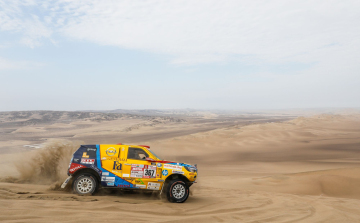 Dakar 2018 - Szalayék nem folytathatják, Peterhansel növelte előnyét