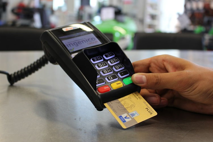 Zárolható a bankszámla annak, aki nem azonosítja magát