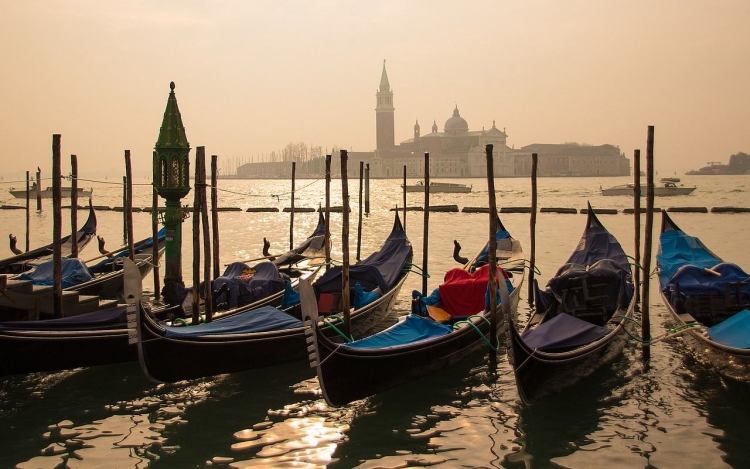 Árvíz után alacsony vízállás sújtja az olaszországi Velencét 