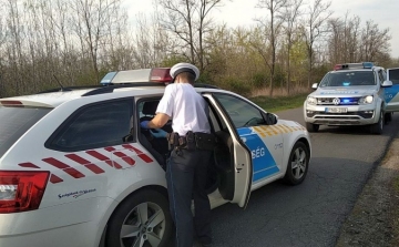 Száguldozva menekült egy autós a rendőrök elől Győrben