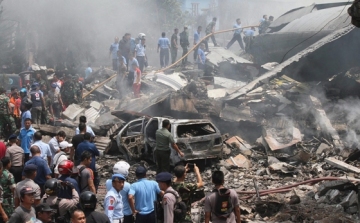 Apokaliptikus látványt nyújt az indonéziai repülőszerencsétlenség helyszíne