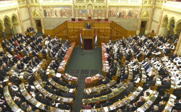 Huszonegy előterjesztésről szavaz a parlament