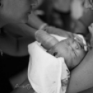 A születés pillanatai, ahogyan minden anyával és babával történnie kellene 