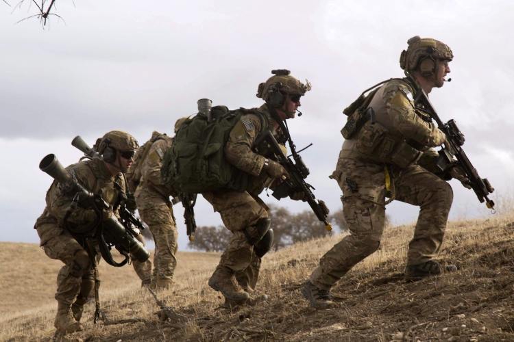 Washingtonban újabb több száz amerikai katona Irakba küldését mérlegelik