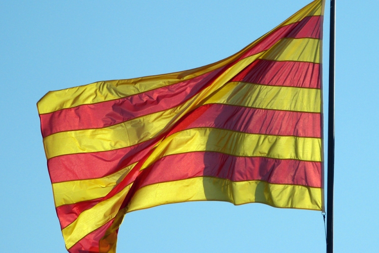 A katalán többség nem támogatja az egyoldalú elszakadást Spanyolországtól