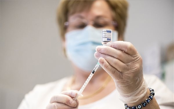 A brit mutáns új variációja sem ellenállóbb a védőoltásokkal szemben