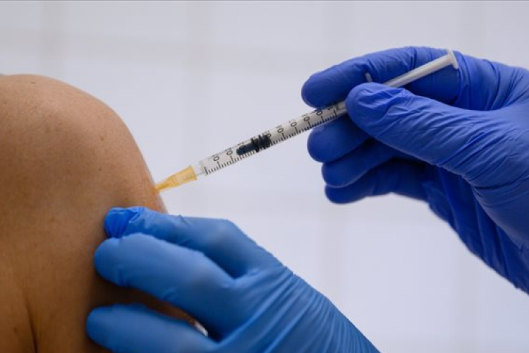 Félévente ajánlott megismételni a védőoltást az orosz szakminiszter szerint