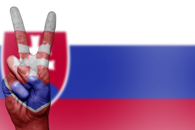 Jóváhagyta a 13. nyugdíj bevezetését és a szlovák parlament