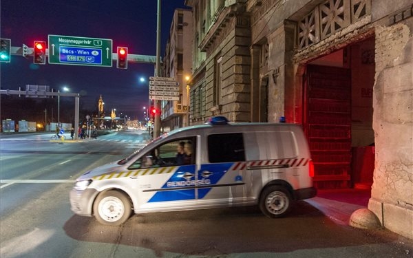 Letartóztatták a 18 autópálya-rendőrt Győrben
