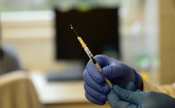 Országos tisztifőorvos: erőteljes immunválaszt vált ki a kínai vakcina