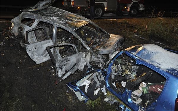 Hárman meghaltak egy forgalommal szemben hajtó autós miatt az M5-ösön