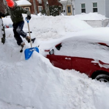 60 centi hó egy nap alatt: szükségállapot Massachusettsben
