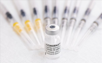 Újabb nagy adag Pfizer-BioNTech-vakcina érkezett