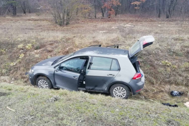 Árokba hajtott egy rendőrök elől menekülő embercsempész