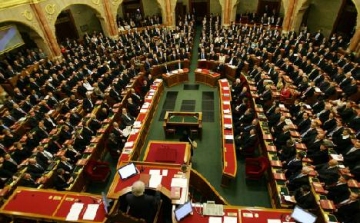 Alkotmánymódosítás - A Jobbik tartózkodik a szavazáson