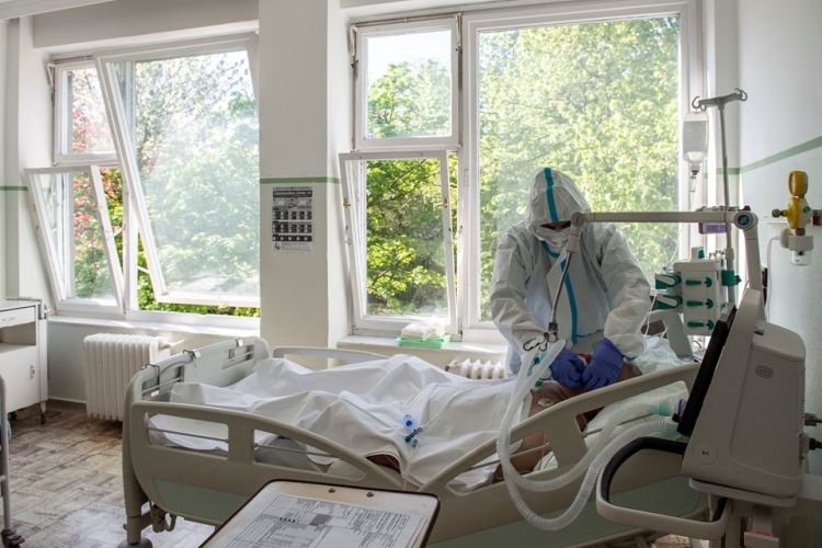 Meghalt 31 beteg, 1478-cal nőtt a fertőzöttek száma Magyarországon