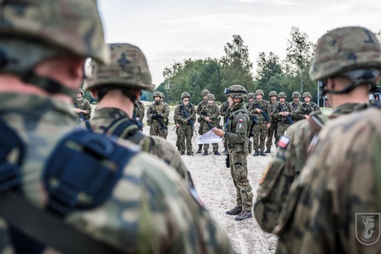 Lengyelország növeli a védelmi erők készültségét