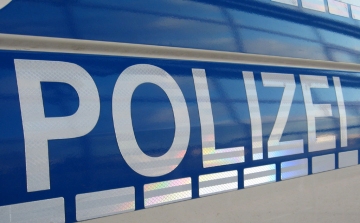 Allahu akbar-ozva rontott rá a német rendőrökre egy 53 éves nő