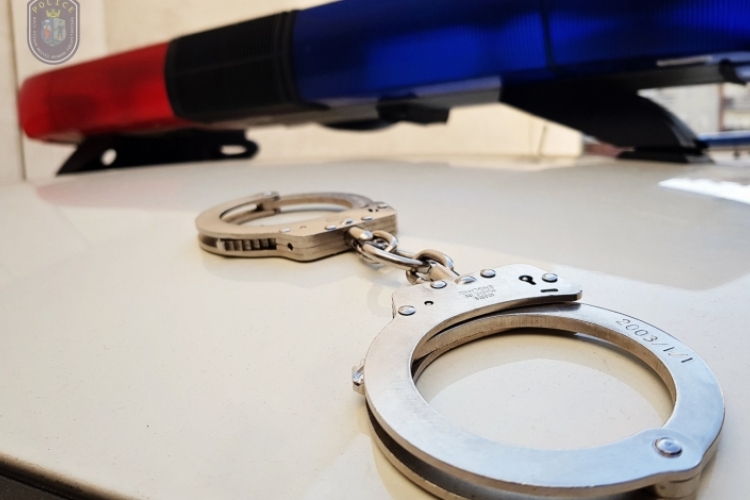 A kijárási korlátozás idején is kábítószerrel árult egy Pécsen letartóztatott férfi