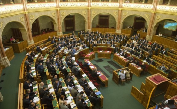 Tizenkét előterjesztésről tárgyal a parlament 
