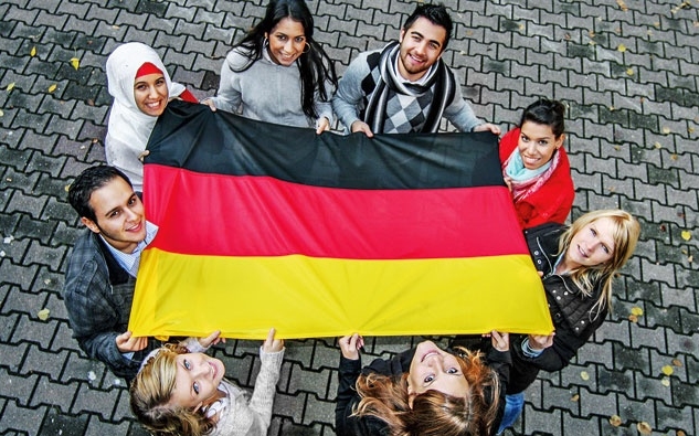 Németországban történelmi csúcsra emelkedett a migrációs hátterű lakosság aránya