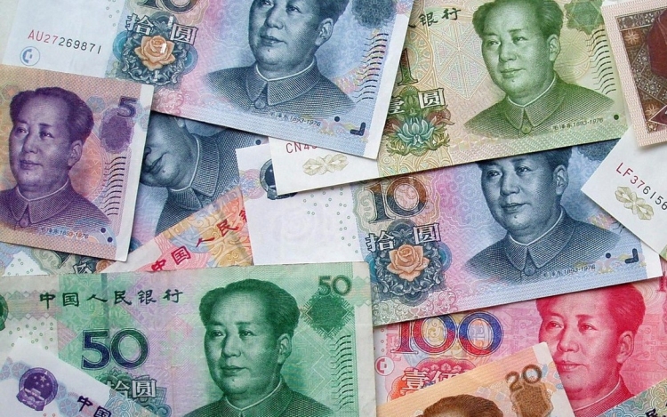 Penészes pénz miatt hosszú órákba telt egy kínai milliomos számlanyitása