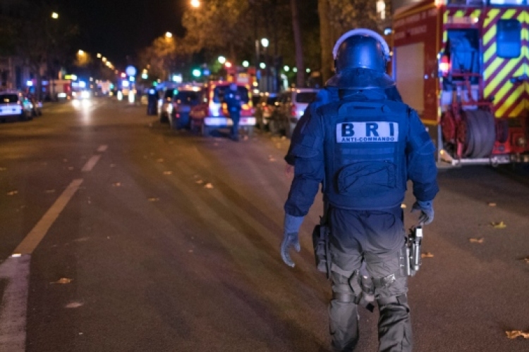 Merényletek Párizsban - Téves hírek miatt pánik tört ki a párizsi République téren