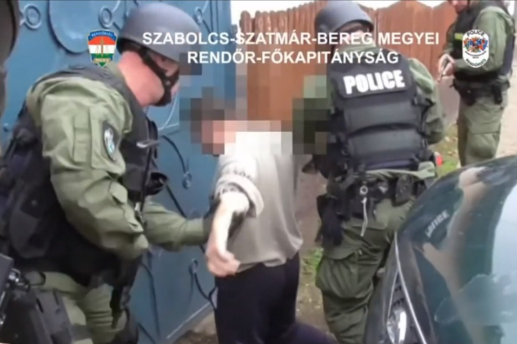 Autójában hurcolta a holttestet - VIDEÓ