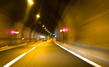 Átadták Törökországban a világ második leghosszabb kétcsöves közúti alagútját
