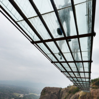 Megnyílt a világ leghosszabb üveghídja - Képek
