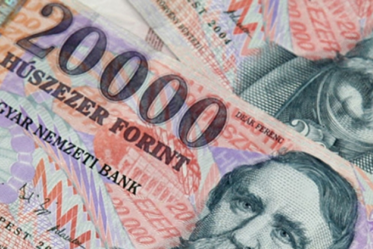 23 milliót csalt össze a két nő